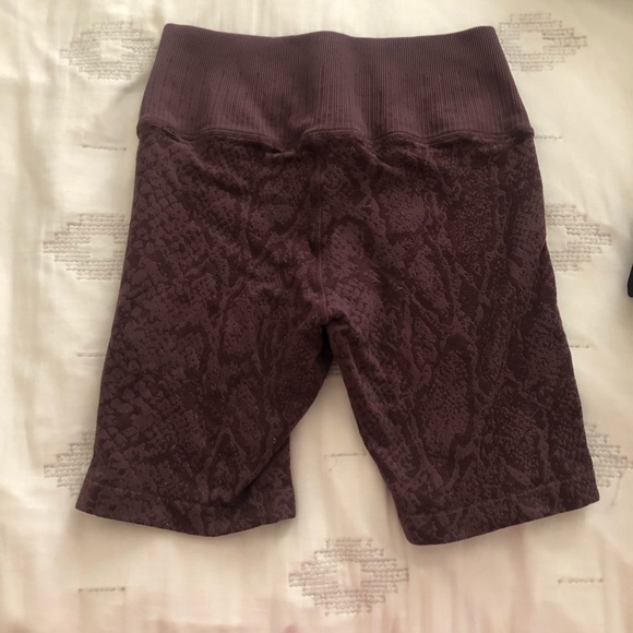 Avocado Textured Python Biker Short Sz M/L - Picture 1 of 5